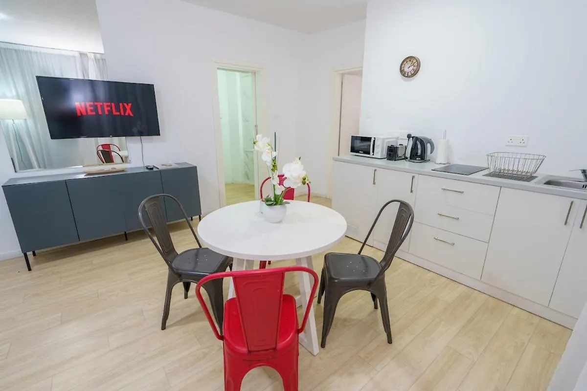 Kitieos 163 Suite In Finikoudes Larnaca Cyprus