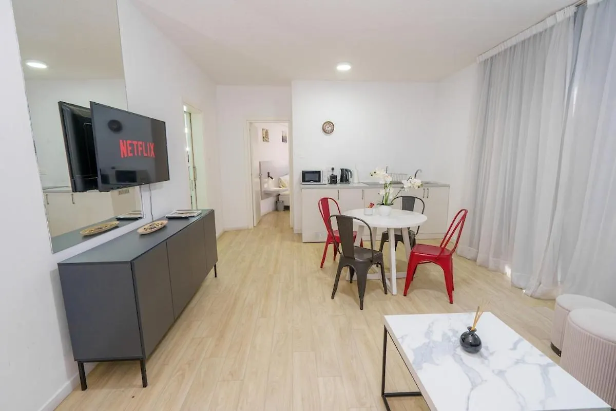Kitieos 163 Suite In Finikoudes location
